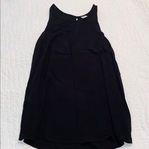 Sleeveless black flowy tank